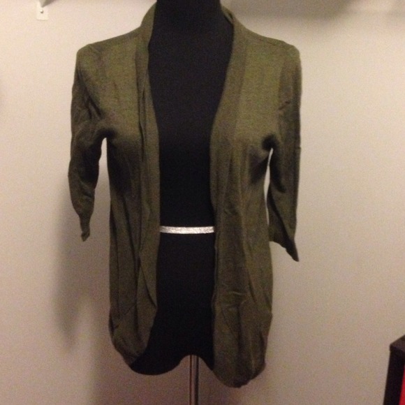 114. Mossimo hunter green 3/4 length sweater