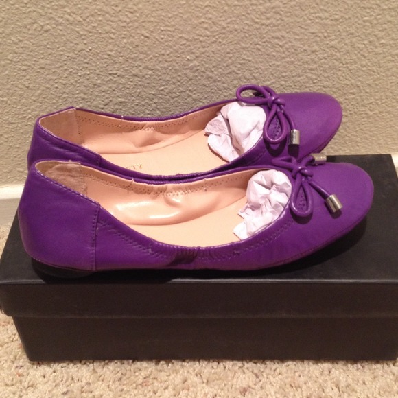 LAST ONE!! ⚡️sale⚡️Julianne Hough Flats Shoes - Picture 2 of 4