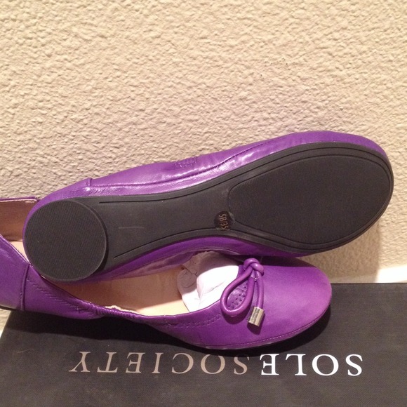 LAST ONE!! ⚡️sale⚡️Julianne Hough Flats Shoes - Picture 3 of 4