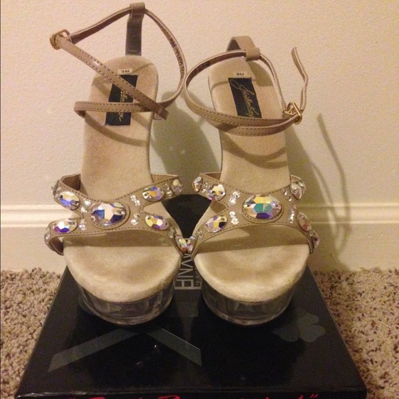 ***SOLD*** Johnathan Kayne Juno Size 9 - Picture 1 of 2