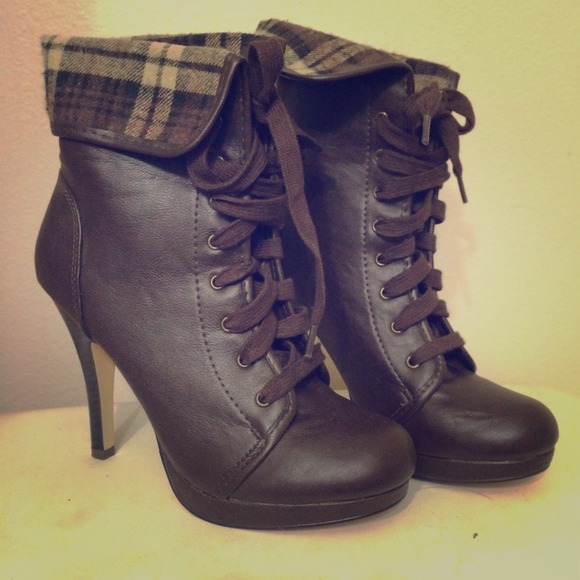 Folder over lace up boots