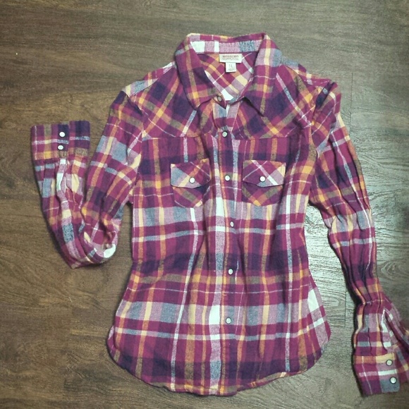 XXXXXXX SOLD in bundle Flannel pearl snap shirt.