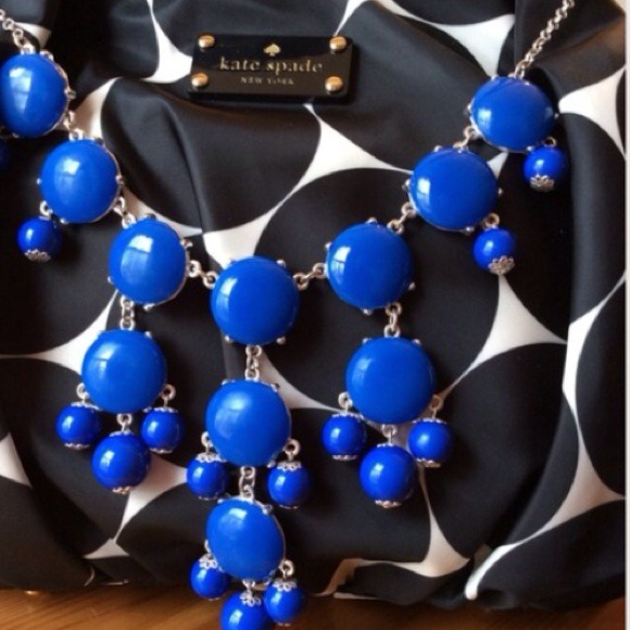 Jewelry - Blue bauble necklace
