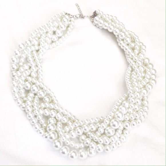 🎉NYE SALE🎉Intertwined Pearl Necklace
