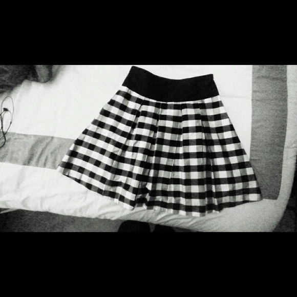 Cute skirt, worn only twice. Too tight for me :(