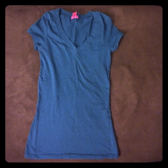 Lounge about v- neck tee