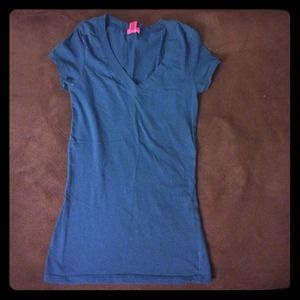 Lounge about v- neck tee
