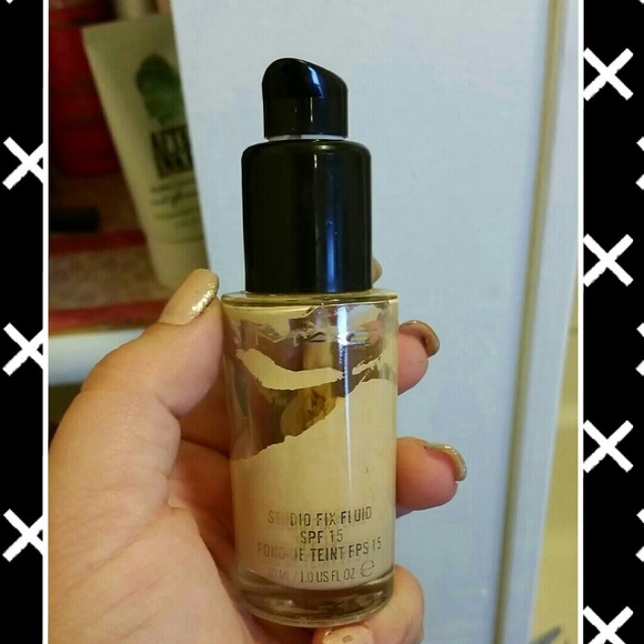 MAC studio fix foundation in nc15