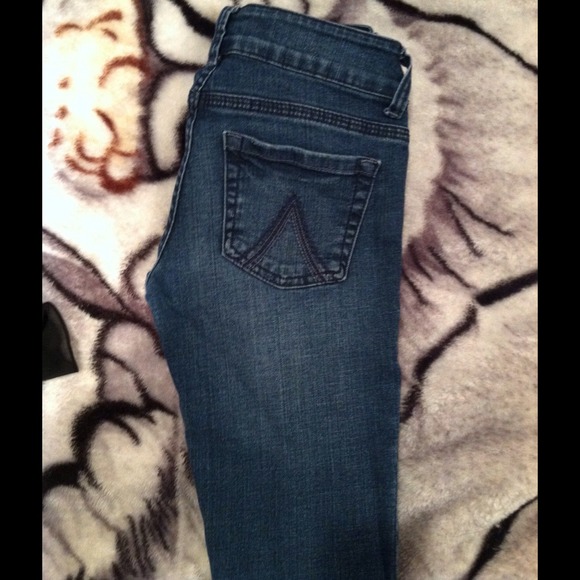Delia's Straight Leg Jeans - Picture 1 of 3