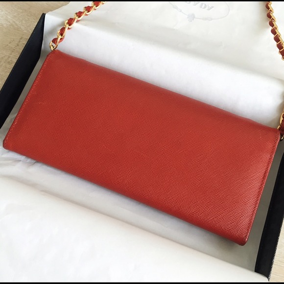 Authentic Prada Wallet on Chain - Picture 3 of 4
