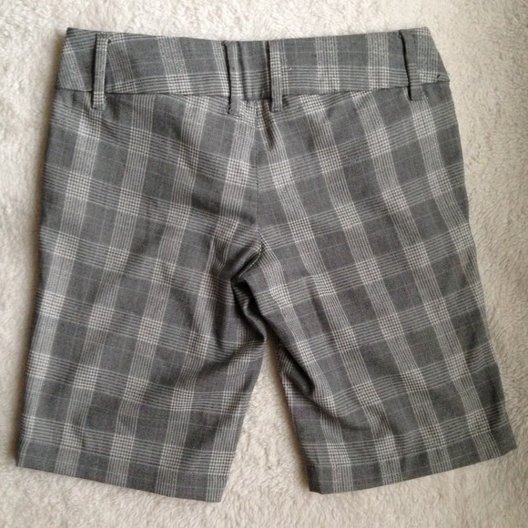 DONATING - l.e.i. shorts - Picture 4 of 4