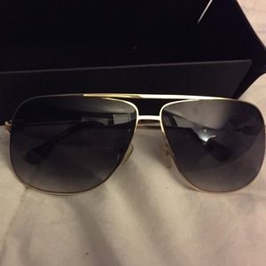 Aviator sunglasses by Elizabeth and james
