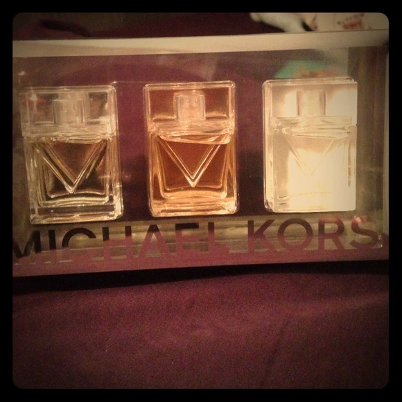 *NEW* Michael Kors perfume set of 3!