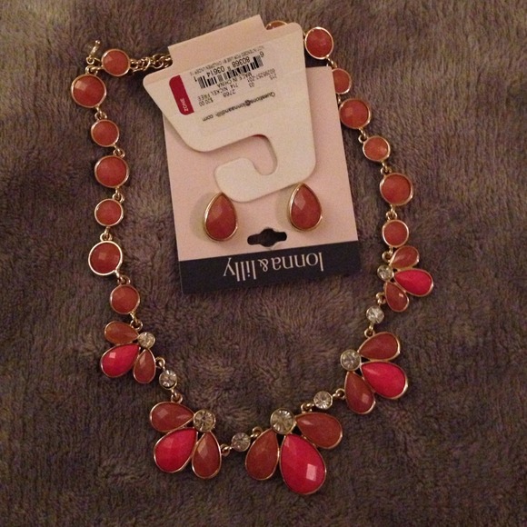 NWT Necklace and earring set. Shades of orange