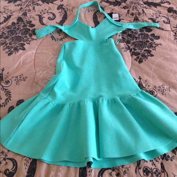 GUESS bandage dress 👗⭐️final reduction⭐️ - Picture 3 of 3