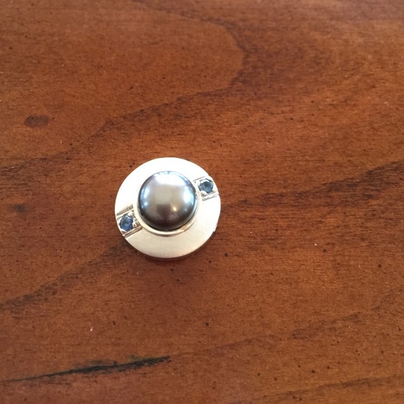 14k white gold, pearl and sapphire pendant