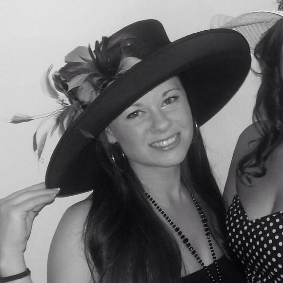 Kentucky Derby black hat. Beautiful!!