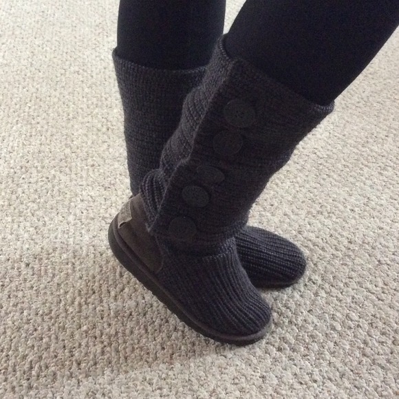 Grey/gray knitted uggs