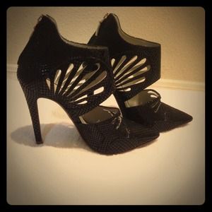 Plomo Cecile Laser Cut Bootie