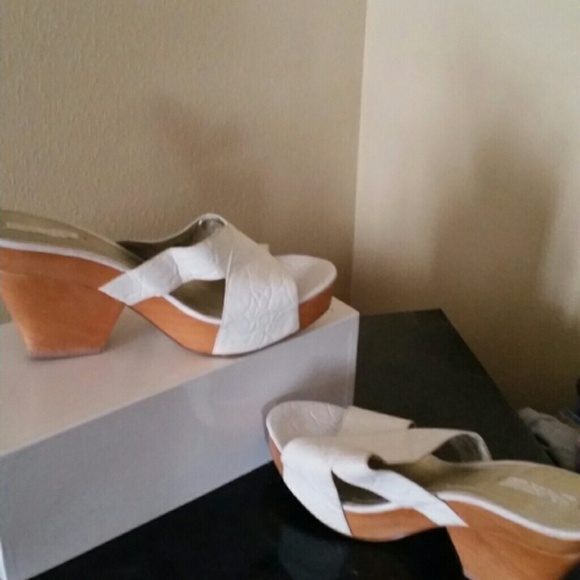 Shoe - Picture 2 of 2