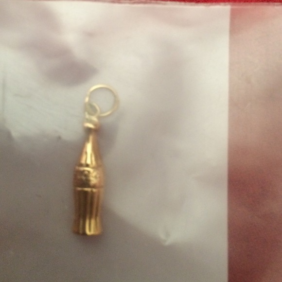 14 karat yellow gold charm
