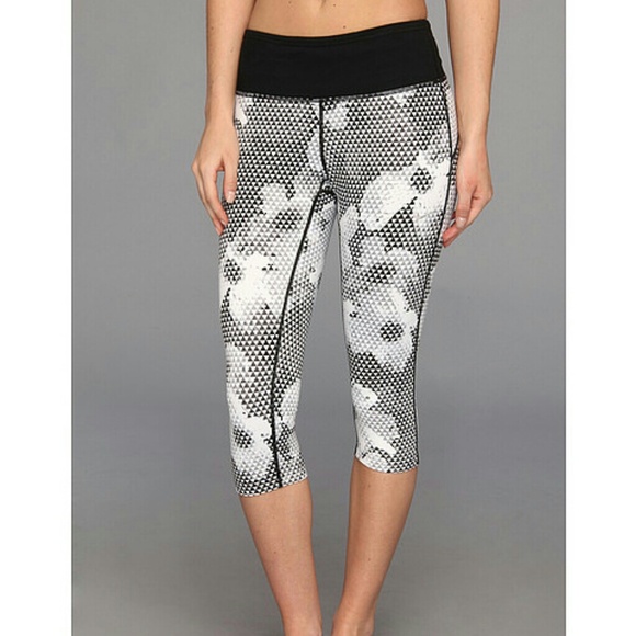 nike epic run capris