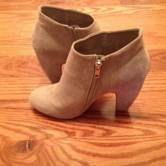 Mossimo Faux Suede Booties Gray