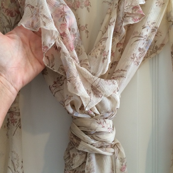 The Limited 100% silk ruffle top - Picture 3 of 4