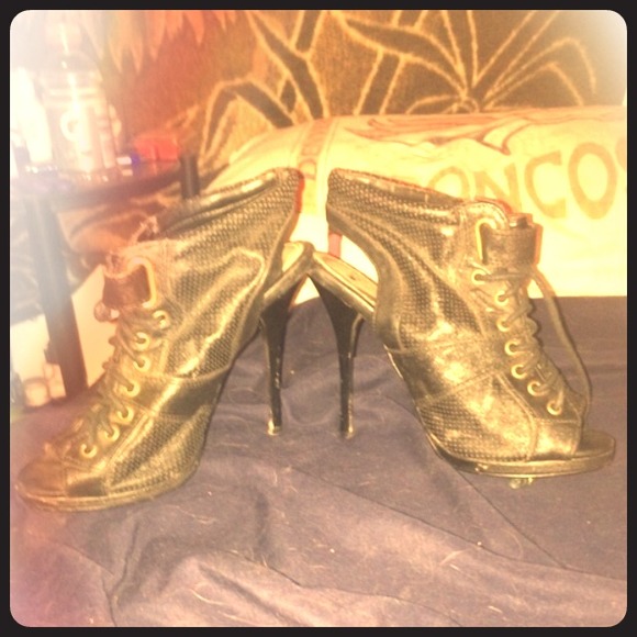 Super cute shiekh heels! Sale today only!