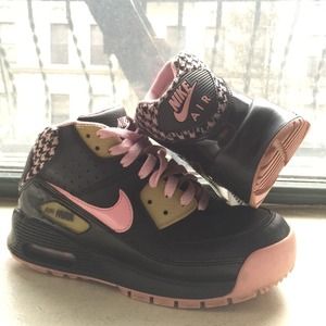 ✨Limited Price Drop✨Nike Air Max 90 Boots