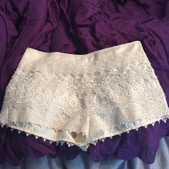 Sans Souci Lace Flower Shorts Large
