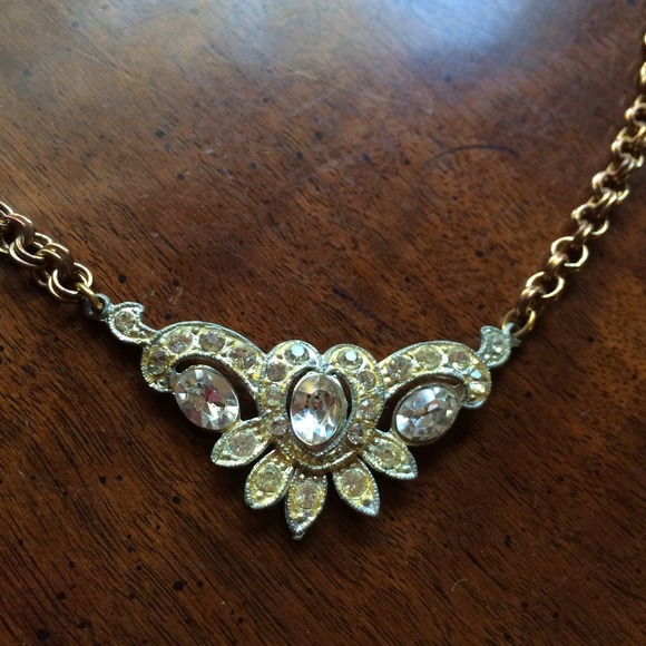 Laura James Jewelry Jewelry - 💌HP 7/6 Vintage estate necklace Laura James Jewelry Jewelry - 💌HP 7/6 Vintage estate necklace