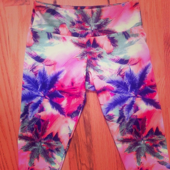 Onzie tropical palm print leggings!