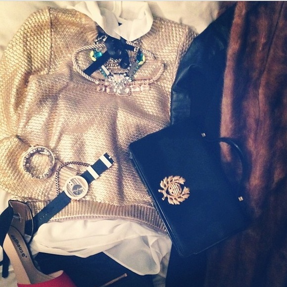 H&M Sweaters - Holiday metallic gold sweater h and m H&M Sweaters - Holiday metallic gold sweater h and m