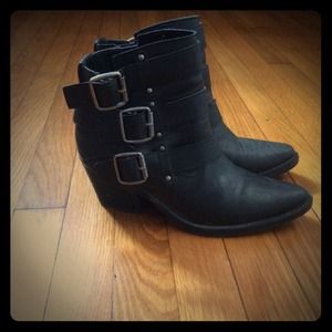 ✖️sold✖️forever 21 buckle boots, size 7.5