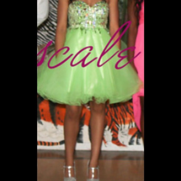 LOOK AT PICS | BEAUTIFUL SHORT PROM DRESS😍 - Picture 2 of 4