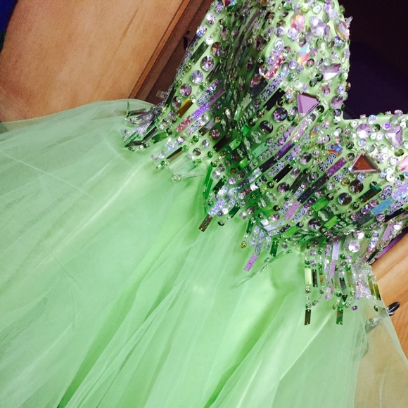 LOOK AT PICS | BEAUTIFUL SHORT PROM DRESS😍 - Picture 4 of 4