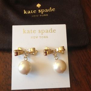 KATE SPADE NEVER BEEN WORN pearl drop earrings!