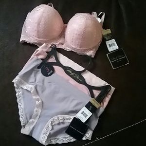 Bundle  34C Marilyn Monroe Bra and Small bottoms