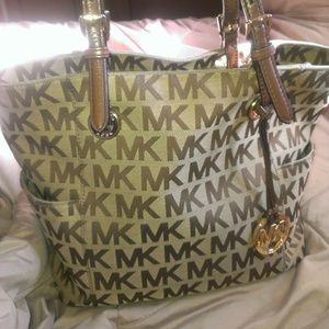 MK PURSE
