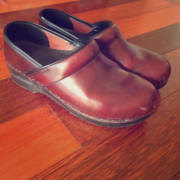 Dansko clogs - size 37 (Maroon)
