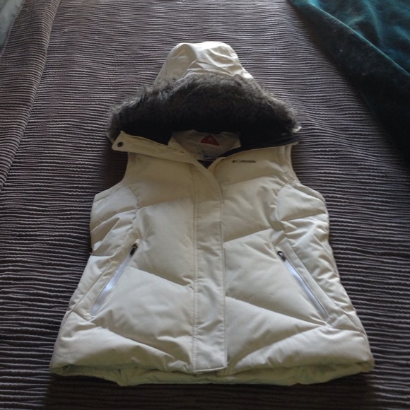 SALE 🎀 Columbia quilted, hooded vest