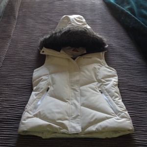 SALE 🎀 Columbia quilted, hooded vest