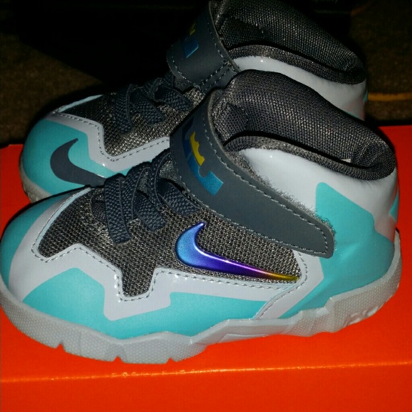 LeBrons LIKE NEW!!!