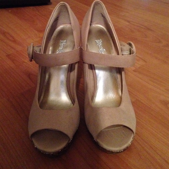 Heels - Picture 1 of 3