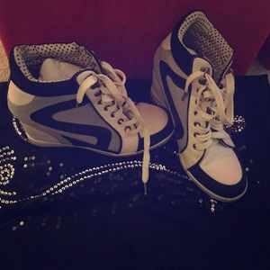 Great wedge snickers