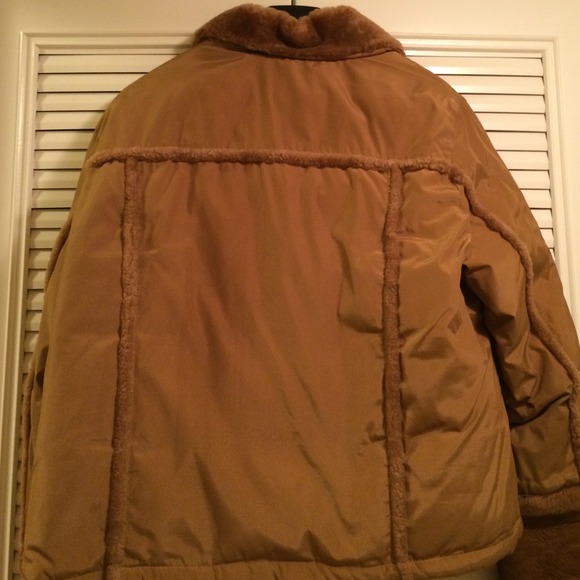 Authentic UGG jacket. - Picture 4 of 4