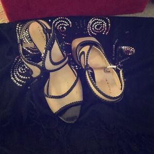 Tahari sandals