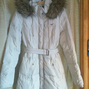 LIKE NEW Hollister down coat 😍