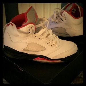 Retro Jordans Fire Reds